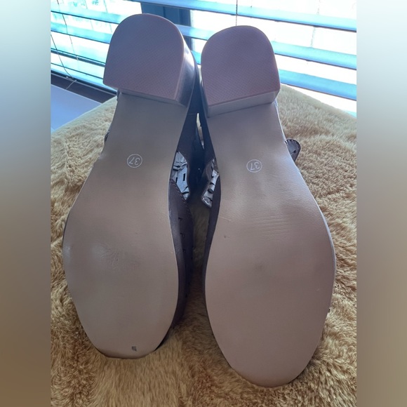 Womens Leather Shoes - Picture 8 of 11